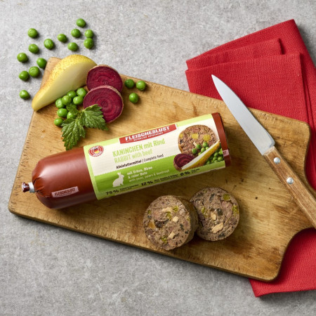 detail RABBIT WITH BEEF WITH PEAS, PEARS & BEETROOT 400G