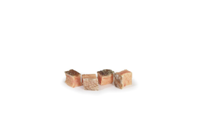 detail PAMLSKY KOSTKY S LOSOSEM 80 g